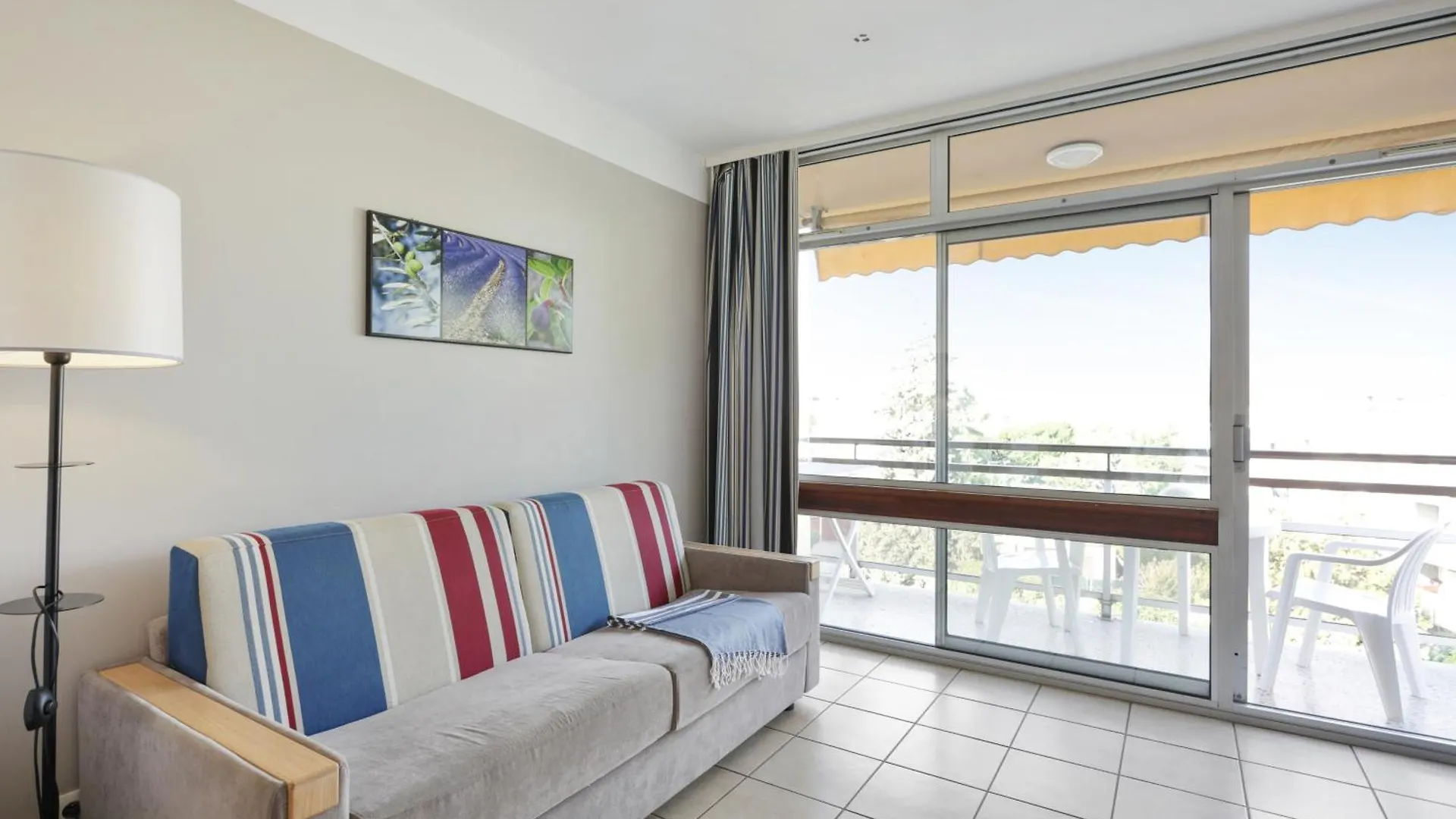 Residence Heliotel Marine Saint-Laurent-du-Var Aparthotel