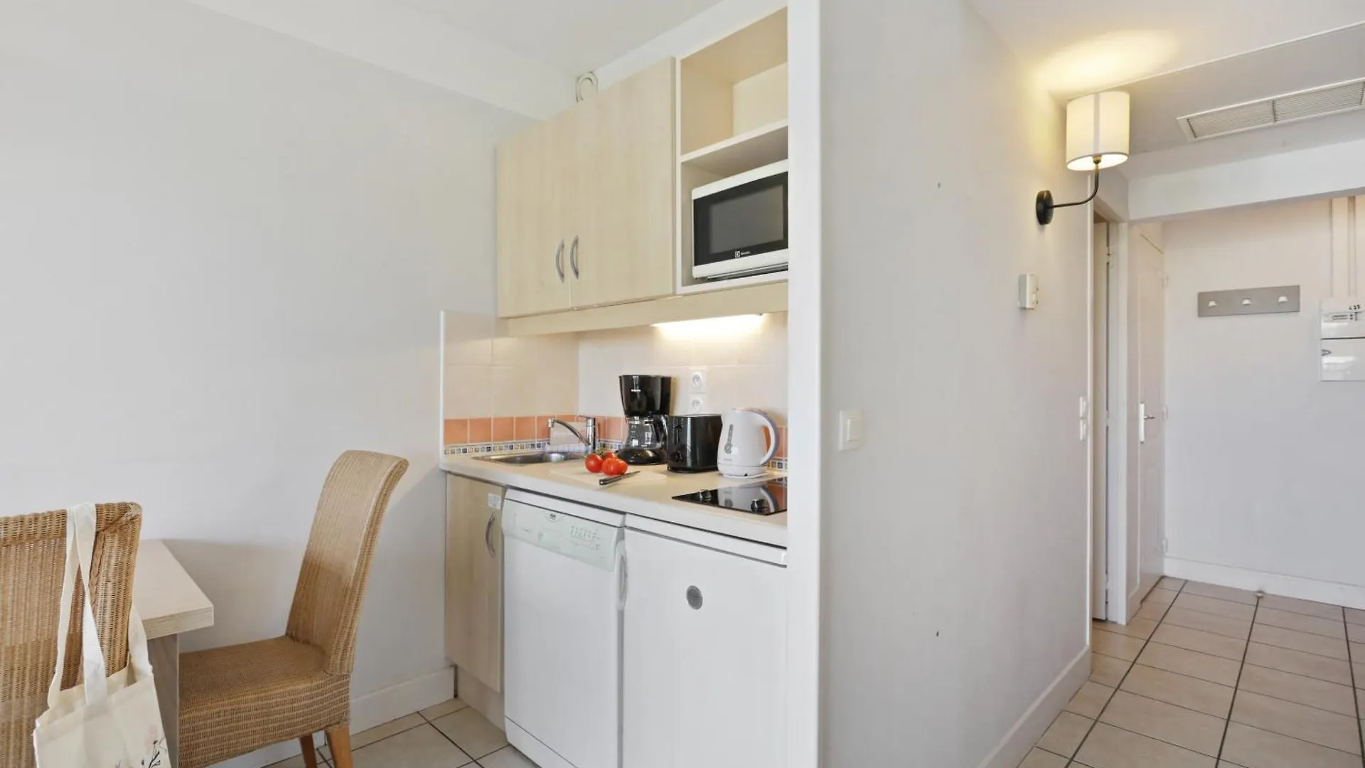 Residence Heliotel Marine Saint-Laurent-du-Var 4*,
