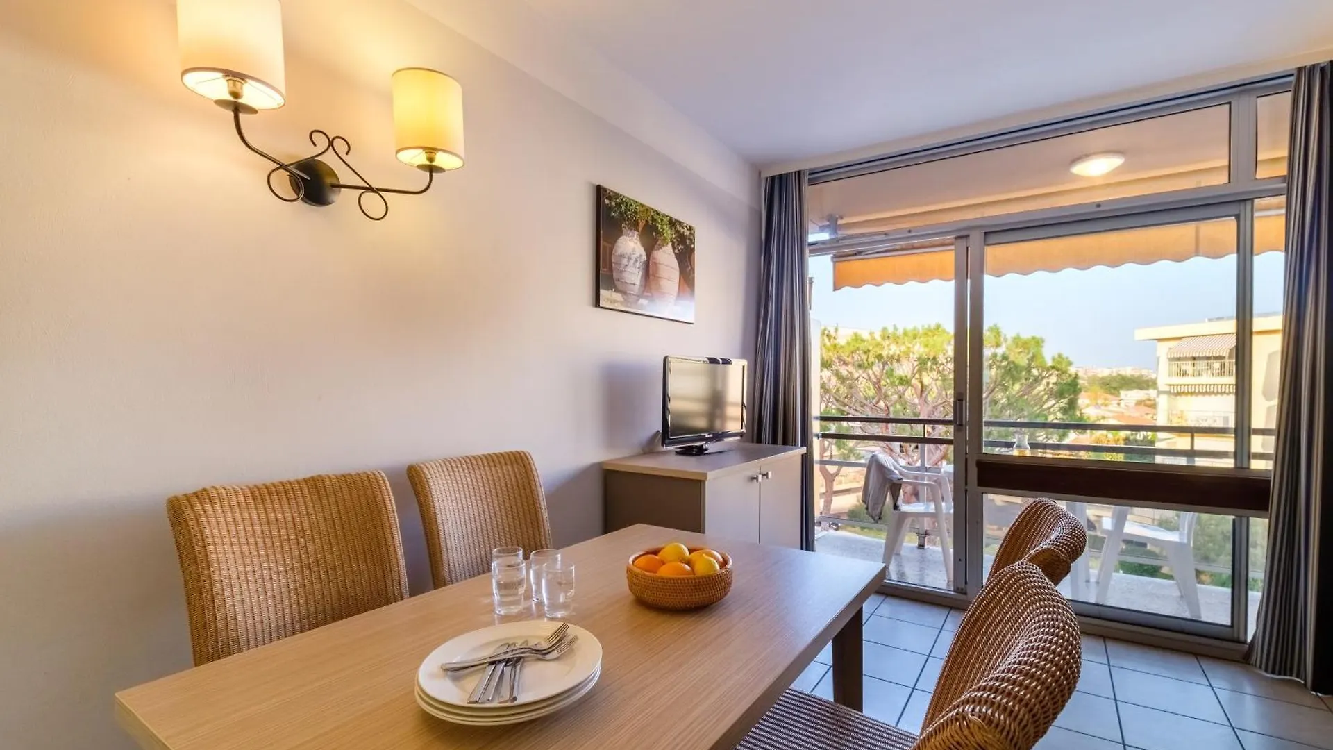 Aparthotel Residence Heliotel Marine Saint-Laurent-du-Var